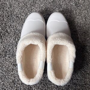 Hunter Cream Fleece Lined Shoes 10